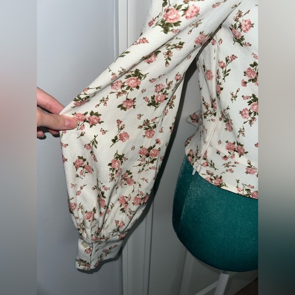 Floral long sleeve top 👚✨ - Picture 10 of 10